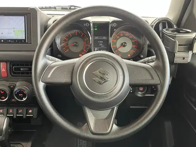 スズキ ジムニー シエラ JL 埼玉県 2024(令6)年 0.5万km ジャングルグリーン 4WD/純正8インチディスプレイオーディオ/ 地デジTV Bluetooth/スズキデュアルブレーキシステム/レーンキープアシスト/クリアランスソナー /シートヒーター/純正マッドフラップ/純正シートカバー/純正ノーマルタイヤ/ビルトインETC/スマートキー