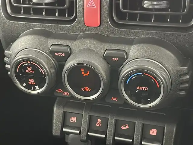 スズキ ジムニー シエラ JL 埼玉県 2024(令6)年 0.5万km ジャングルグリーン 4WD/純正8インチディスプレイオーディオ/ 地デジTV Bluetooth/スズキデュアルブレーキシステム/レーンキープアシスト/クリアランスソナー /シートヒーター/純正マッドフラップ/純正シートカバー/純正ノーマルタイヤ/ビルトインETC/スマートキー