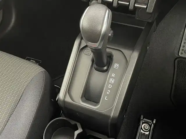 スズキ ジムニー シエラ JL 埼玉県 2024(令6)年 0.5万km ジャングルグリーン 4WD/純正8インチディスプレイオーディオ/ 地デジTV Bluetooth/スズキデュアルブレーキシステム/レーンキープアシスト/クリアランスソナー /シートヒーター/純正マッドフラップ/純正シートカバー/純正ノーマルタイヤ/ビルトインETC/スマートキー