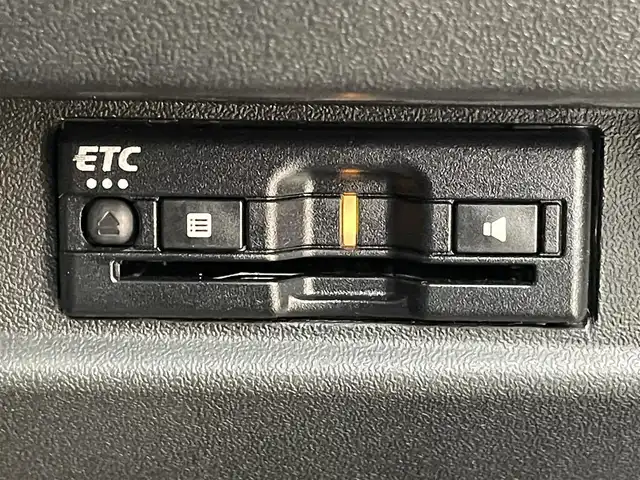 スズキ ジムニー シエラ JL 埼玉県 2024(令6)年 0.5万km ジャングルグリーン 4WD/純正8インチディスプレイオーディオ/ 地デジTV Bluetooth/スズキデュアルブレーキシステム/レーンキープアシスト/クリアランスソナー /シートヒーター/純正マッドフラップ/純正シートカバー/純正ノーマルタイヤ/ビルトインETC/スマートキー