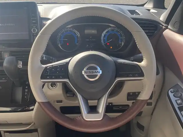 日産 ルークス オーテック 熊本県 2020(令2)年 4.1万km ホワイトパール 純正SDメモリナビ（MM3200-L）/AM/FM/CD/DVD/BT/フルセグTV/TVキャンセラー/バックカメラ（全周囲カメラ）/ETC/ドライブレコーダー（前）/ABS/横滑り防止装置/エマージェンシーブレーキ/車線逸脱警報/先行車発進お知らせ/標識認識機能/ふらつき検知/両側パワースライドドア/ベンチシート/プッシュスタート/スマートキー/ハロゲンヘッドライト/オートライト/ヘッドライトレベライザー/純正革巻きステアリング/ステアリングスイッチ/電動格納ミラー/ウィンカーミラー/ドアバイザー/純正フロアマット