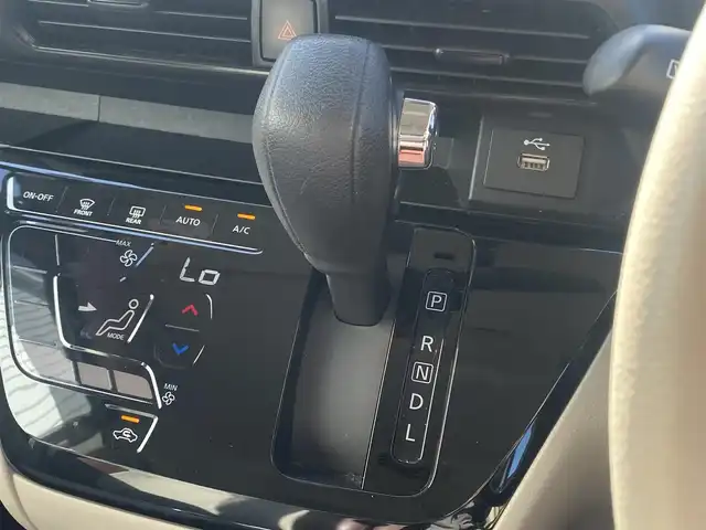 日産 ルークス オーテック 熊本県 2020(令2)年 4.1万km ホワイトパール 純正SDメモリナビ（MM3200-L）/AM/FM/CD/DVD/BT/フルセグTV/TVキャンセラー/バックカメラ（全周囲カメラ）/ETC/ドライブレコーダー（前）/ABS/横滑り防止装置/エマージェンシーブレーキ/車線逸脱警報/先行車発進お知らせ/標識認識機能/ふらつき検知/両側パワースライドドア/ベンチシート/プッシュスタート/スマートキー/ハロゲンヘッドライト/オートライト/ヘッドライトレベライザー/純正革巻きステアリング/ステアリングスイッチ/電動格納ミラー/ウィンカーミラー/ドアバイザー/純正フロアマット