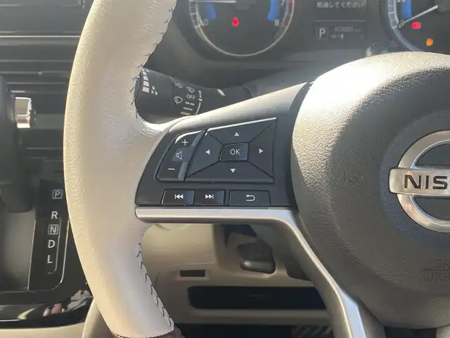 日産 ルークス オーテック 熊本県 2020(令2)年 4.1万km ホワイトパール 純正SDメモリナビ（MM3200-L）/AM/FM/CD/DVD/BT/フルセグTV/TVキャンセラー/バックカメラ（全周囲カメラ）/ETC/ドライブレコーダー（前）/ABS/横滑り防止装置/エマージェンシーブレーキ/車線逸脱警報/先行車発進お知らせ/標識認識機能/ふらつき検知/両側パワースライドドア/ベンチシート/プッシュスタート/スマートキー/ハロゲンヘッドライト/オートライト/ヘッドライトレベライザー/純正革巻きステアリング/ステアリングスイッチ/電動格納ミラー/ウィンカーミラー/ドアバイザー/純正フロアマット