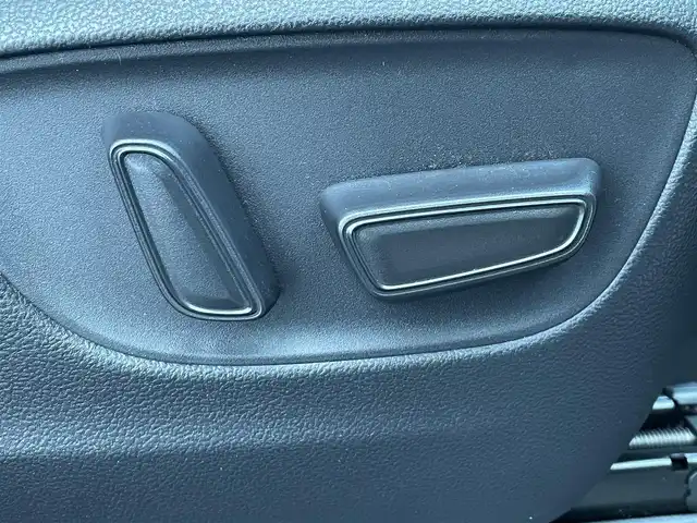 トヨタ ヴェルファイア ハイブリット Z プレミア 東京都 2023(令5)年 2.1万km プラチナホワイトパールマイカ ワンオーナー　/純正14型ディスプレィオーディオ/・BluetoothAudio/・AppleCarPlay/AndroidAuto/ムーンルーフ /ブラウンレザーシート/アラウンドビューモニター /パーキングサポートブレーキ/ブラインドスポットモニター /両側パワースライドドア /パワーバックドア /クリアランスソナー /アドバンストパーク/レーンチェンジアシスト/デジタルインナーミラー/スマホ置くだけ充電/パワーオットマンシート/保証書＆取説/スペアキーX1/ビルトインETC