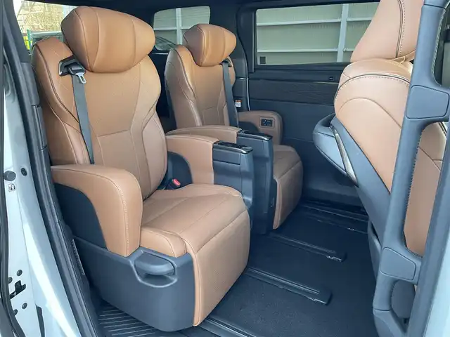 トヨタ ヴェルファイア ハイブリット Z プレミア 東京都 2023(令5)年 2.1万km プラチナホワイトパールマイカ ワンオーナー　/純正14型ディスプレィオーディオ/・BluetoothAudio/・AppleCarPlay/AndroidAuto/ムーンルーフ /ブラウンレザーシート/アラウンドビューモニター /パーキングサポートブレーキ/ブラインドスポットモニター /両側パワースライドドア /パワーバックドア /クリアランスソナー /アドバンストパーク/レーンチェンジアシスト/デジタルインナーミラー/スマホ置くだけ充電/パワーオットマンシート/保証書＆取説/スペアキーX1/ビルトインETC