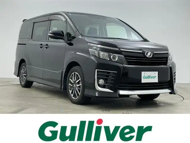 トヨタ ヴォクシー ZS 岡山県 2014(平26)年 6.2万km ブラック ９インチナビ　/（CD/DVD/BT/フルセグ）/型式：X900/１０．２インチフリップダウンモニター　/型式：TMX－R3000/両側電動スライド　/ビルトインＥＴＣ　/純正ＬＥＤヘッドライト　/フォグランプ/バックカメラ　/ドライブレコーダー（前）　 /USB接続 /スマートキー/アイドリングストップ/ミュージックサーバー/純正フロアマット/純正アルミホイール