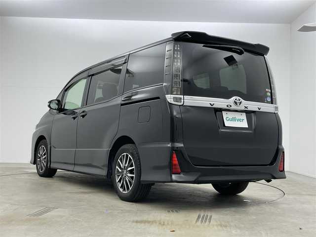 トヨタ ヴォクシー ZS 岡山県 2014(平26)年 6.2万km ブラック ９インチナビ　/（CD/DVD/BT/フルセグ）/型式：X900/１０．２インチフリップダウンモニター　/型式：TMX－R3000/両側電動スライド　/ビルトインＥＴＣ　/純正ＬＥＤヘッドライト　/フォグランプ/バックカメラ　/ドライブレコーダー（前）　 /USB接続 /スマートキー/アイドリングストップ/ミュージックサーバー/純正フロアマット/純正アルミホイール