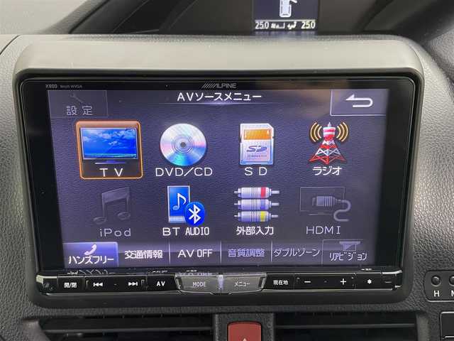 トヨタ ヴォクシー ZS 岡山県 2014(平26)年 6.2万km ブラック ９インチナビ　/（CD/DVD/BT/フルセグ）/型式：X900/１０．２インチフリップダウンモニター　/型式：TMX－R3000/両側電動スライド　/ビルトインＥＴＣ　/純正ＬＥＤヘッドライト　/フォグランプ/バックカメラ　/ドライブレコーダー（前）　 /USB接続 /スマートキー/アイドリングストップ/ミュージックサーバー/純正フロアマット/純正アルミホイール