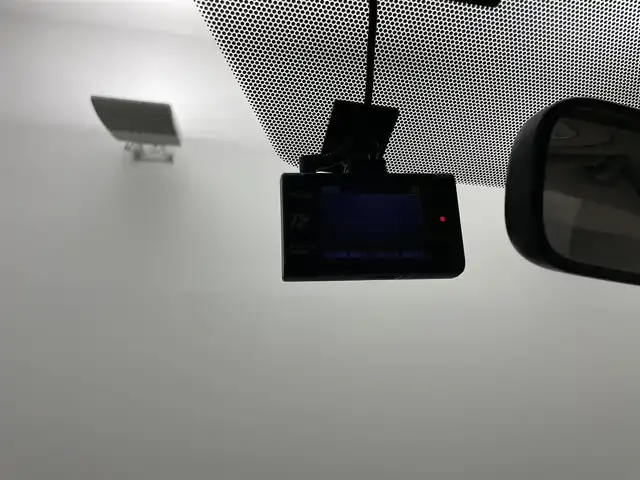 トヨタ ヴォクシー ZS 岡山県 2014(平26)年 6.2万km ブラック ９インチナビ　/（CD/DVD/BT/フルセグ）/型式：X900/１０．２インチフリップダウンモニター　/型式：TMX－R3000/両側電動スライド　/ビルトインＥＴＣ　/純正ＬＥＤヘッドライト　/フォグランプ/バックカメラ　/ドライブレコーダー（前）　 /USB接続 /スマートキー/アイドリングストップ/ミュージックサーバー/純正フロアマット/純正アルミホイール