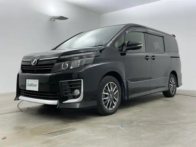 トヨタ ヴォクシー ZS 岡山県 2014(平26)年 6.2万km ブラック ９インチナビ　/（CD/DVD/BT/フルセグ）/型式：X900/１０．２インチフリップダウンモニター　/型式：TMX－R3000/両側電動スライド　/ビルトインＥＴＣ　/純正ＬＥＤヘッドライト　/フォグランプ/バックカメラ　/ドライブレコーダー（前）　 /USB接続 /スマートキー/アイドリングストップ/ミュージックサーバー/純正フロアマット/純正アルミホイール