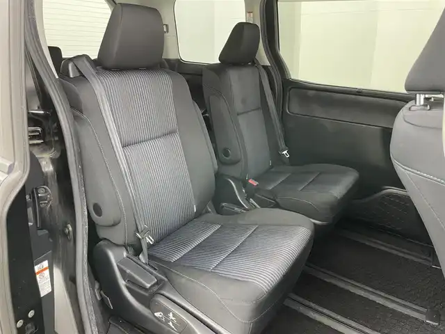 トヨタ ヴォクシー ZS 岡山県 2014(平26)年 6.2万km ブラック ９インチナビ　/（CD/DVD/BT/フルセグ）/型式：X900/１０．２インチフリップダウンモニター　/型式：TMX－R3000/両側電動スライド　/ビルトインＥＴＣ　/純正ＬＥＤヘッドライト　/フォグランプ/バックカメラ　/ドライブレコーダー（前）　 /USB接続 /スマートキー/アイドリングストップ/ミュージックサーバー/純正フロアマット/純正アルミホイール