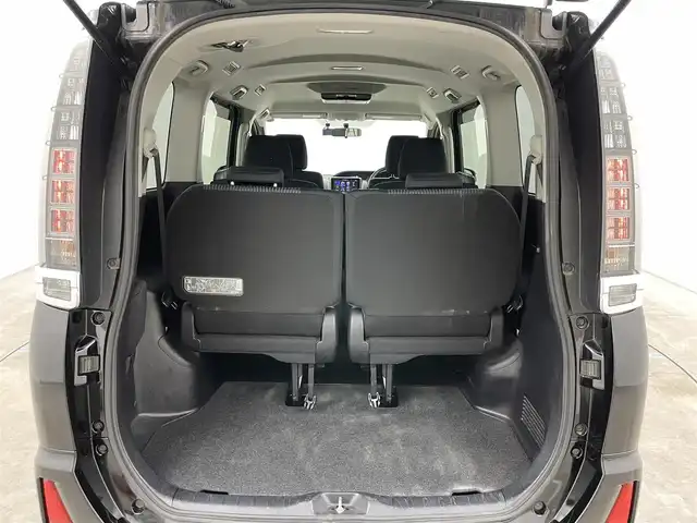 トヨタ ヴォクシー ZS 岡山県 2014(平26)年 6.2万km ブラック ９インチナビ　/（CD/DVD/BT/フルセグ）/型式：X900/１０．２インチフリップダウンモニター　/型式：TMX－R3000/両側電動スライド　/ビルトインＥＴＣ　/純正ＬＥＤヘッドライト　/フォグランプ/バックカメラ　/ドライブレコーダー（前）　 /USB接続 /スマートキー/アイドリングストップ/ミュージックサーバー/純正フロアマット/純正アルミホイール