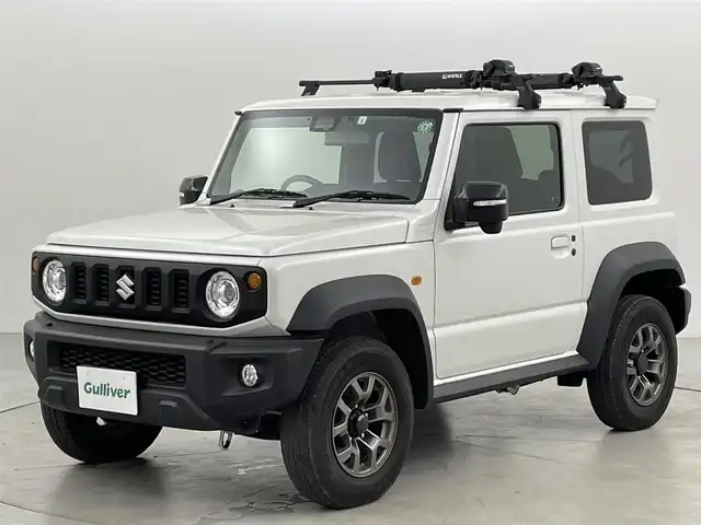 スズキ ジムニー シエラ JC 福岡県 2023(令5)年 2.7万km ピュアホワイトP 社外８型ナビ（ＢＴ，フルセグＴＶ）　/前後ドラレコ　/ＥＴＣ　/コーナーセンサー　/クルーズコントロール　/衝突被害軽減ブレーキ　/レーンキープ　/ヒルディセントコントロール　/シートヒーター　/ルーフキャリア　/ＬＥＤ