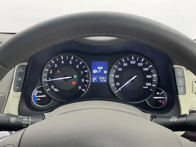 日産 シーマ ハイブリッド 埼玉県 2018(平30)年 0.7万km クリスタルホワイトパール メーカーナビ　メモリシート　アラウンドビューモニター　サンルーフ　エマージェンシーブレーキ　ＢＯＳＥサウンド　ＨＩＤヘッドライト　アクティブＡＦＳ　純正アルミホイール　ビルトインＥＴＣ　スマートキー