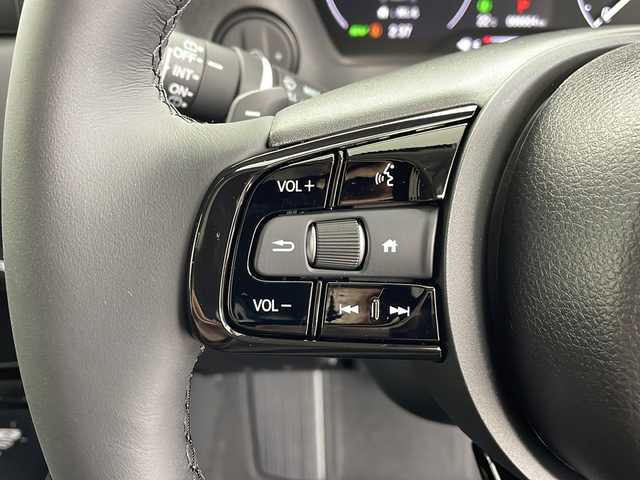 ホンダ ヴェゼル ハイブリッド e:HEV Z 鹿児島県 2025(令7)年 0.1千km クリスタルブラックパール 登録済未使用車/ホンダセンシング/純正ディスプレイオーディオ/(BT/Applecarplay/Androidauto/AM/FM/フルセグTV)/パドルシフト/レーダークルーズコントロール/レーンキープアシスト/純正ビルトインETC2.0/チップアップシート/ハーフレザーシート/前席シートヒーター/電動パワーバックドア/純正18インチアルミホイール/前後コーナーセンサー/オートマチックハイビーム/純正LEDヘッドライト/ブラインドスポットモニター/取扱説明書/保証書