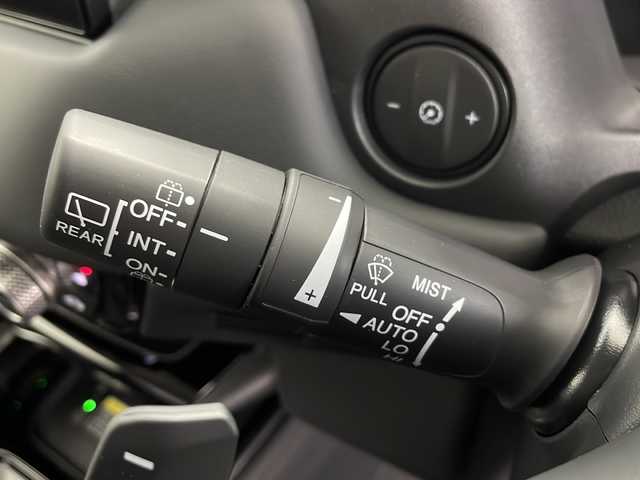 ホンダ ヴェゼル ハイブリッド e:HEV Z 鹿児島県 2025(令7)年 0.1千km クリスタルブラックパール 登録済未使用車/ホンダセンシング/純正ディスプレイオーディオ/(BT/Applecarplay/Androidauto/AM/FM/フルセグTV)/パドルシフト/レーダークルーズコントロール/レーンキープアシスト/純正ビルトインETC2.0/チップアップシート/ハーフレザーシート/前席シートヒーター/電動パワーバックドア/純正18インチアルミホイール/前後コーナーセンサー/オートマチックハイビーム/純正LEDヘッドライト/ブラインドスポットモニター/取扱説明書/保証書