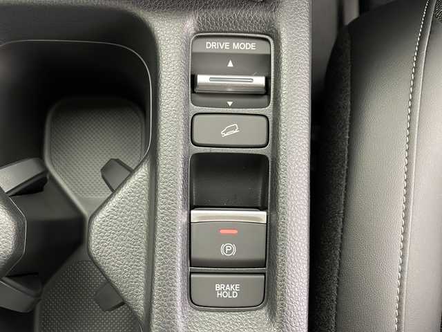 ホンダ ヴェゼル ハイブリッド e:HEV Z 鹿児島県 2025(令7)年 0.1千km クリスタルブラックパール 登録済未使用車/ホンダセンシング/純正ディスプレイオーディオ/(BT/Applecarplay/Androidauto/AM/FM/フルセグTV)/パドルシフト/レーダークルーズコントロール/レーンキープアシスト/純正ビルトインETC2.0/チップアップシート/ハーフレザーシート/前席シートヒーター/電動パワーバックドア/純正18インチアルミホイール/前後コーナーセンサー/オートマチックハイビーム/純正LEDヘッドライト/ブラインドスポットモニター/取扱説明書/保証書