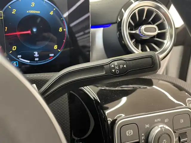 メルセデス・ベンツ ＣＬＡ２００ｄ AMGライン 岡山県 2020(令2)年 1.6万km デジタルホワイト パノラマガラスサンルーフ/レザーシート/シートヒーター/純正ナビ/360°カメラ/ワイヤレスチャージ/LEDヘッドライト/HUD/パークトロニック/パドルシフト/キーレスゴー/ESP/道路標識ASST/アクティブレーンキーキングASST/アテンションASST/ブラインドスポットASST/レーンチェンジASST/アンビエントライト/インテリジェントライトシステム