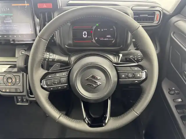 スズキ スペーシア ギア HYBRID XZターボ 愛知県 2024(令6)年 0.5万km ココナッツベージュメタリック スズキ純正メモリーナビゲーション/　　・9インチHDディスプレイ/　　・フルセグTV・AM/FMラジオ/　　・スマートフォン連携機能付/　　・Bluetooth(R)対応/　　・スズキコネクト対応通信機/全方位モニター用カメラ［フロント/サイド（左右）/バックカメラ］USBソケット/ステアリングリモコン/パドルシフト/MTモード/ステアリングヒーター/スリムサーキュレーター/ベンチシート/シートヒーター/オットマン/フルフラットシート/スズキセーフティサポート/　　・HUD/　　・衝突軽減システム/　　・横滑り防止機能/　　・レーンキープアシスト/　　・アダクティブクルーズコントロール/取扱説明書/保証書/ワンオーナー/スマートキー/スペアキー