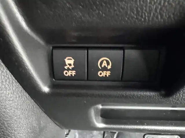 スズキ スペーシア ギア HYBRID XZターボ 愛知県 2024(令6)年 0.5万km ココナッツベージュメタリック スズキ純正メモリーナビゲーション/　　・9インチHDディスプレイ/　　・フルセグTV・AM/FMラジオ/　　・スマートフォン連携機能付/　　・Bluetooth(R)対応/　　・スズキコネクト対応通信機/全方位モニター用カメラ［フロント/サイド（左右）/バックカメラ］USBソケット/ステアリングリモコン/パドルシフト/MTモード/ステアリングヒーター/スリムサーキュレーター/ベンチシート/シートヒーター/オットマン/フルフラットシート/スズキセーフティサポート/　　・HUD/　　・衝突軽減システム/　　・横滑り防止機能/　　・レーンキープアシスト/　　・アダクティブクルーズコントロール/取扱説明書/保証書/ワンオーナー/スマートキー/スペアキー