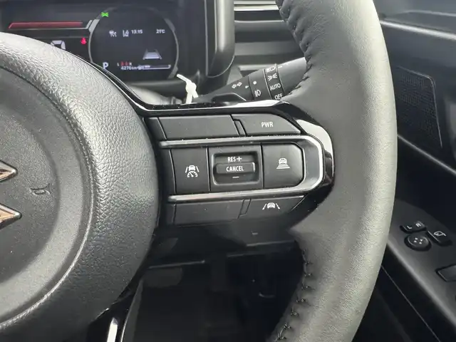 スズキ スペーシア ギア HYBRID XZターボ 愛知県 2024(令6)年 0.5万km ココナッツベージュメタリック スズキ純正メモリーナビゲーション/　　・9インチHDディスプレイ/　　・フルセグTV・AM/FMラジオ/　　・スマートフォン連携機能付/　　・Bluetooth(R)対応/　　・スズキコネクト対応通信機/全方位モニター用カメラ［フロント/サイド（左右）/バックカメラ］USBソケット/ステアリングリモコン/パドルシフト/MTモード/ステアリングヒーター/スリムサーキュレーター/ベンチシート/シートヒーター/オットマン/フルフラットシート/スズキセーフティサポート/　　・HUD/　　・衝突軽減システム/　　・横滑り防止機能/　　・レーンキープアシスト/　　・アダクティブクルーズコントロール/取扱説明書/保証書/ワンオーナー/スマートキー/スペアキー