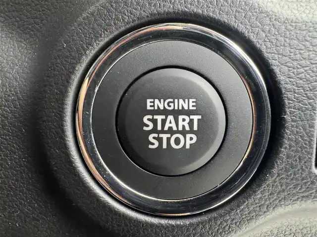 スズキ スペーシア ギア HYBRID XZターボ 愛知県 2024(令6)年 0.5万km ココナッツベージュメタリック スズキ純正メモリーナビゲーション/　　・9インチHDディスプレイ/　　・フルセグTV・AM/FMラジオ/　　・スマートフォン連携機能付/　　・Bluetooth(R)対応/　　・スズキコネクト対応通信機/全方位モニター用カメラ［フロント/サイド（左右）/バックカメラ］USBソケット/ステアリングリモコン/パドルシフト/MTモード/ステアリングヒーター/スリムサーキュレーター/ベンチシート/シートヒーター/オットマン/フルフラットシート/スズキセーフティサポート/　　・HUD/　　・衝突軽減システム/　　・横滑り防止機能/　　・レーンキープアシスト/　　・アダクティブクルーズコントロール/取扱説明書/保証書/ワンオーナー/スマートキー/スペアキー