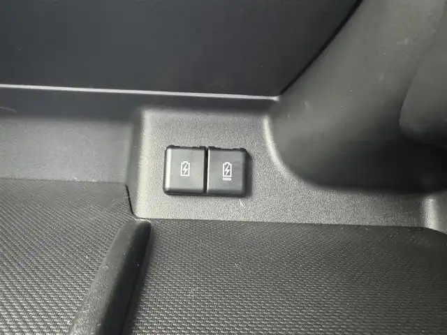 スズキ スペーシア ギア HYBRID XZターボ 愛知県 2024(令6)年 0.5万km ココナッツベージュメタリック スズキ純正メモリーナビゲーション/　　・9インチHDディスプレイ/　　・フルセグTV・AM/FMラジオ/　　・スマートフォン連携機能付/　　・Bluetooth(R)対応/　　・スズキコネクト対応通信機/全方位モニター用カメラ［フロント/サイド（左右）/バックカメラ］USBソケット/ステアリングリモコン/パドルシフト/MTモード/ステアリングヒーター/スリムサーキュレーター/ベンチシート/シートヒーター/オットマン/フルフラットシート/スズキセーフティサポート/　　・HUD/　　・衝突軽減システム/　　・横滑り防止機能/　　・レーンキープアシスト/　　・アダクティブクルーズコントロール/取扱説明書/保証書/ワンオーナー/スマートキー/スペアキー