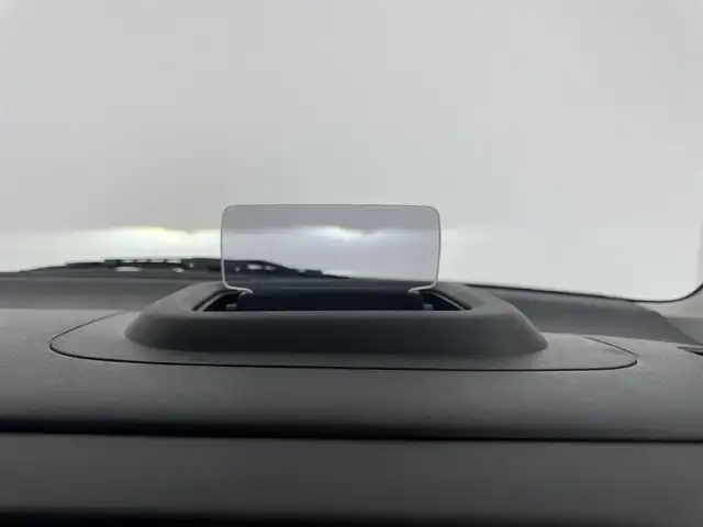 スズキ スペーシア ギア HYBRID XZターボ 愛知県 2024(令6)年 0.5万km ココナッツベージュメタリック スズキ純正メモリーナビゲーション/　　・9インチHDディスプレイ/　　・フルセグTV・AM/FMラジオ/　　・スマートフォン連携機能付/　　・Bluetooth(R)対応/　　・スズキコネクト対応通信機/全方位モニター用カメラ［フロント/サイド（左右）/バックカメラ］USBソケット/ステアリングリモコン/パドルシフト/MTモード/ステアリングヒーター/スリムサーキュレーター/ベンチシート/シートヒーター/オットマン/フルフラットシート/スズキセーフティサポート/　　・HUD/　　・衝突軽減システム/　　・横滑り防止機能/　　・レーンキープアシスト/　　・アダクティブクルーズコントロール/取扱説明書/保証書/ワンオーナー/スマートキー/スペアキー