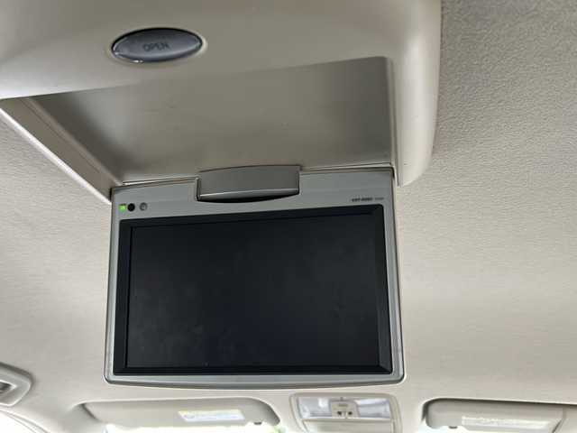 トヨタ ノア S Gエディション 東京都 2010(平22)年 10.8万km ホワイトパールクリスタルシャイン 純正HDDナビ/【フルセグ・DVD再生可・CD】/純正フリップダウンモニター/ETC/両側パワースライドドア/バックカメラ/ウォークスルー＆チップアップシート/純正フロアマット/純正16インチアルミホイール/オートライト/ABS