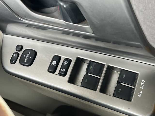 トヨタ ノア S Gエディション 東京都 2010(平22)年 10.8万km ホワイトパールクリスタルシャイン 純正HDDナビ/【フルセグ・DVD再生可・CD】/純正フリップダウンモニター/ETC/両側パワースライドドア/バックカメラ/ウォークスルー＆チップアップシート/純正フロアマット/純正16インチアルミホイール/オートライト/ABS