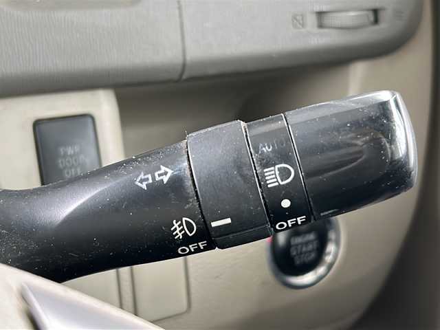 トヨタ ノア S Gエディション 東京都 2010(平22)年 10.8万km ホワイトパールクリスタルシャイン 純正HDDナビ/【フルセグ・DVD再生可・CD】/純正フリップダウンモニター/ETC/両側パワースライドドア/バックカメラ/ウォークスルー＆チップアップシート/純正フロアマット/純正16インチアルミホイール/オートライト/ABS