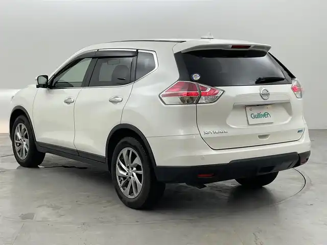 日産 エクストレイル 20Xtt エマージェンシーブレーキ 福岡県 2017(平29)年 5.5万km ブリリアントホワイトパール ワンオーナー　/純正ナビ　/全方位カメラ　/ビルトインＥＴＣ　/クルーズコントロール　/エマージェンシーブレーキ　/レーンキープ　/ＢＳＷ　/ヒルディセントコントロール　/シートヒーター　/パワーバックドア　/ＬＥＤライト