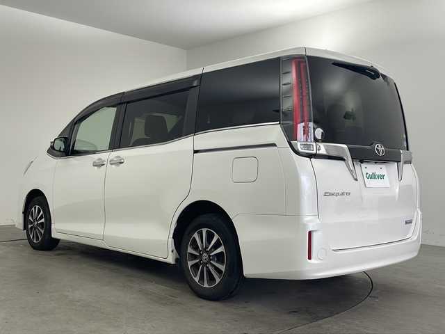 トヨタ エスクァイア Gi 兵庫県 2019(平31)年 6.1万km ホワイトパールクリスタルシャイン ・純正SDナビ・TV・CD・DVD・BT・USB/・両側パワースライドドア/・クルーズコントロール/・合皮シート/・前席シートヒーター/・ETC/・ドライブレコーダー/・バックカメラ/・LEDオートライト/・フォグランプ/・オートマチックハイビーム/・衝突軽減ブレーキ/・レーンアシスト/・横滑り防止装置/・後席サンシェード/・UVカットガラス/・アイドリングストップ/・純正15インチアルミホイール/・社外フロアマット/・スマートキー/・スペアキー/・プッシュスタート
