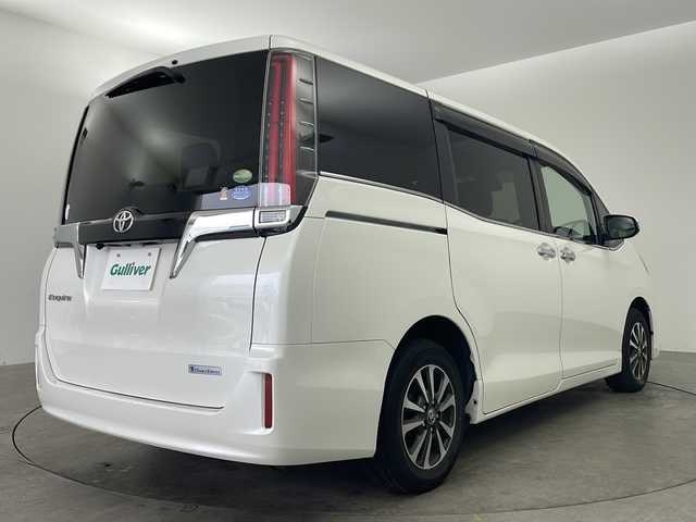 トヨタ エスクァイア Gi 兵庫県 2019(平31)年 6.1万km ホワイトパールクリスタルシャイン ・純正SDナビ・TV・CD・DVD・BT・USB/・両側パワースライドドア/・クルーズコントロール/・合皮シート/・前席シートヒーター/・ETC/・ドライブレコーダー/・バックカメラ/・LEDオートライト/・フォグランプ/・オートマチックハイビーム/・衝突軽減ブレーキ/・レーンアシスト/・横滑り防止装置/・後席サンシェード/・UVカットガラス/・アイドリングストップ/・純正15インチアルミホイール/・社外フロアマット/・スマートキー/・スペアキー/・プッシュスタート