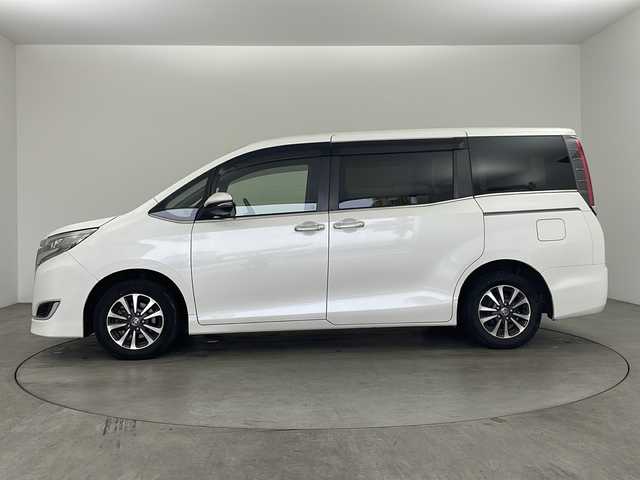 トヨタ エスクァイア Gi 兵庫県 2019(平31)年 6.1万km ホワイトパールクリスタルシャイン ・純正SDナビ・TV・CD・DVD・BT・USB/・両側パワースライドドア/・クルーズコントロール/・合皮シート/・前席シートヒーター/・ETC/・ドライブレコーダー/・バックカメラ/・LEDオートライト/・フォグランプ/・オートマチックハイビーム/・衝突軽減ブレーキ/・レーンアシスト/・横滑り防止装置/・後席サンシェード/・UVカットガラス/・アイドリングストップ/・純正15インチアルミホイール/・社外フロアマット/・スマートキー/・スペアキー/・プッシュスタート