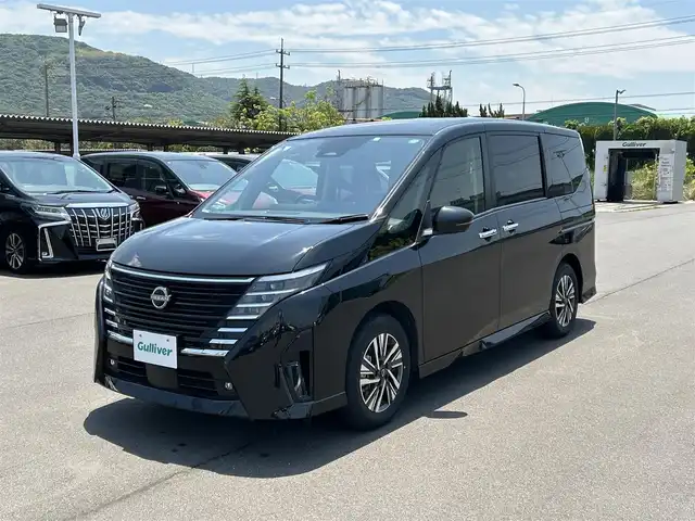 日産 セレナ ハイウェイスター V 岡山県 2023(令5)年 4.9万km ダイヤモンドブラック 12インチ純正ナビ/(AM.FM.TV.BT.HDMI)　/両側パワースライドドア　/アラウンドビューモニター　/衝突軽減ブレーキ　/バックカメラ　/クリアランスソナー　/ＭＴモード付ＡＴ　/レーダークルーズコントロール　/プロパイロット　/デジタルインナーミラー/16インチ純正AW