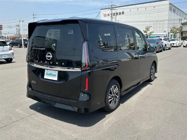 日産 セレナ ハイウェイスター V 岡山県 2023(令5)年 4.9万km ダイヤモンドブラック 12インチ純正ナビ/(AM.FM.TV.BT.HDMI)　/両側パワースライドドア　/アラウンドビューモニター　/衝突軽減ブレーキ　/バックカメラ　/クリアランスソナー　/ＭＴモード付ＡＴ　/レーダークルーズコントロール　/プロパイロット　/デジタルインナーミラー/16インチ純正AW
