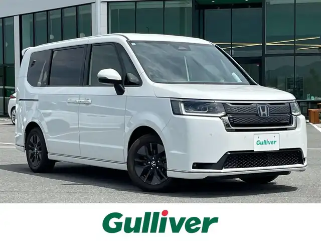 ホンダ ステップワゴン スパーダ eHEV 奈良県 2023(令5)年 1.4万km プラチナホワイトパール 純正９インチナビ　/フルセグＴＶ　/フリップダウンモニター　/BT/CD/DVD/SD/両側パワースライドドア　/追従型クルーズコントロール　/バックカメラ　/ビルトインＥＴＣ　/ハーフレザーシート　/シートヒーター　/前後コーナーセンサー/ターボ付き/スマートキー/純正16インチアルミホイール/純正フロアマット/衝突被害軽減システム/LEDヘッドライト
