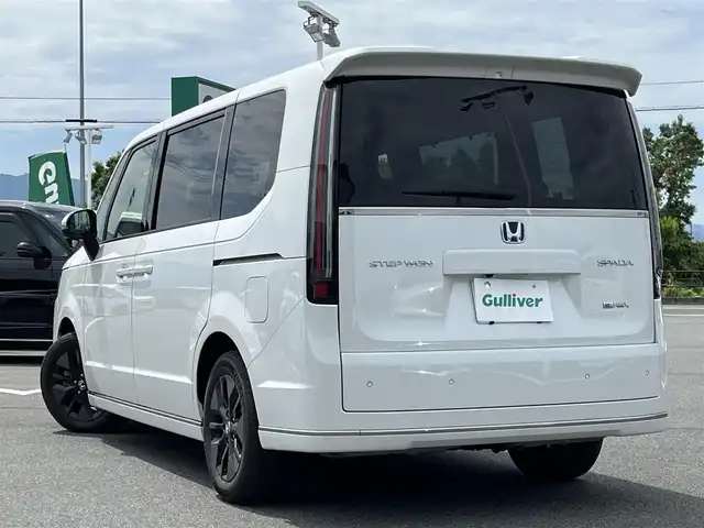 ホンダ ステップワゴン スパーダ eHEV 奈良県 2023(令5)年 1.4万km プラチナホワイトパール 純正９インチナビ　/フルセグＴＶ　/フリップダウンモニター　/BT/CD/DVD/SD/両側パワースライドドア　/追従型クルーズコントロール　/バックカメラ　/ビルトインＥＴＣ　/ハーフレザーシート　/シートヒーター　/前後コーナーセンサー/ターボ付き/スマートキー/純正16インチアルミホイール/純正フロアマット/衝突被害軽減システム/LEDヘッドライト