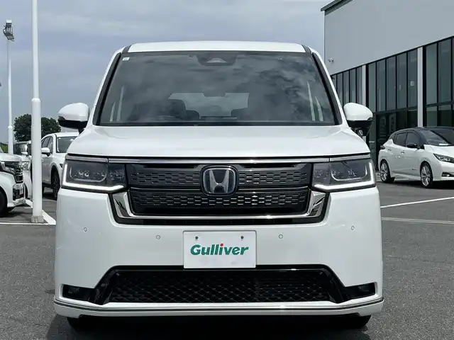ホンダ ステップワゴン スパーダ eHEV 奈良県 2023(令5)年 1.4万km プラチナホワイトパール 純正９インチナビ　/フルセグＴＶ　/フリップダウンモニター　/BT/CD/DVD/SD/両側パワースライドドア　/追従型クルーズコントロール　/バックカメラ　/ビルトインＥＴＣ　/ハーフレザーシート　/シートヒーター　/前後コーナーセンサー/ターボ付き/スマートキー/純正16インチアルミホイール/純正フロアマット/衝突被害軽減システム/LEDヘッドライト