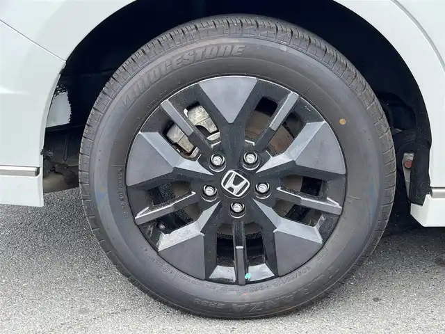 ホンダ ステップワゴン スパーダ eHEV 奈良県 2023(令5)年 1.4万km プラチナホワイトパール 純正９インチナビ　/フルセグＴＶ　/フリップダウンモニター　/BT/CD/DVD/SD/両側パワースライドドア　/追従型クルーズコントロール　/バックカメラ　/ビルトインＥＴＣ　/ハーフレザーシート　/シートヒーター　/前後コーナーセンサー/ターボ付き/スマートキー/純正16インチアルミホイール/純正フロアマット/衝突被害軽減システム/LEDヘッドライト
