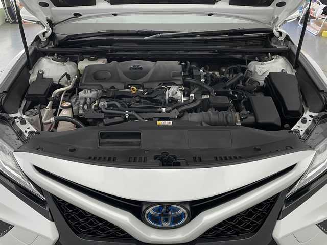 トヨタ カムリ WSレザーパッケージ 長野県 2019(平31)年 5.3万km プラチナホワイトパールマイカ 純正SDナビ（型番:B9108）/（フルセグTV＆CD＆BL＆SD＆USB）/バックカメラ/トヨタセーフティセンス/・クルーズコントロール（追従あり）/・レーンキープアシスト/・衝突被害軽減システム/・RCTA/・クリアランスソナー/・インテリジェントクリアランスソナー/パワーシート（前席）/レザーシート/シートヒーター（前席）/パドルシフト/ステアリングスイッチ/ドライブレコーダー（前）/ビルトインETC/電動パーキングブレーキ/ブレーキホールド/スマートキー/取扱説明書/保証書