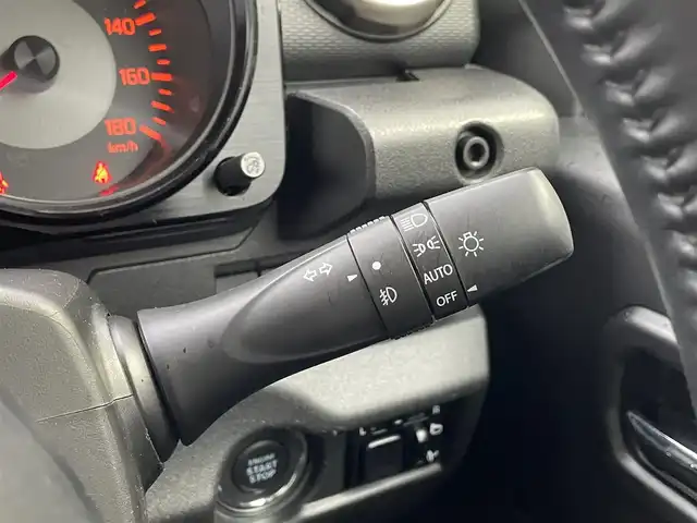 スズキ ジムニー シエラ JC 滋賀県 2020(令2)年 1.2万km ミディアムグレー 禁煙車/純正ナビ（ＣＤ／ＤＶＤ／Ｂｌｕｅｔｏｏｔｈ／ＳＤ／フルセグ）/クルーズコントロール/スズキセーフティサポート/ＬＥＤヘッドライト/ダウンヒルアシスト/前席シートヒーター/ヘッドライトウォッシャー/純正アルミ/トランスファーレバー/バックカメラ/ヒーテッドドアミラー/純正フロアマット