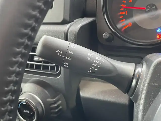 スズキ ジムニー シエラ JC 滋賀県 2020(令2)年 1.2万km ミディアムグレー 禁煙車/純正ナビ（ＣＤ／ＤＶＤ／Ｂｌｕｅｔｏｏｔｈ／ＳＤ／フルセグ）/クルーズコントロール/スズキセーフティサポート/ＬＥＤヘッドライト/ダウンヒルアシスト/前席シートヒーター/ヘッドライトウォッシャー/純正アルミ/トランスファーレバー/バックカメラ/ヒーテッドドアミラー/純正フロアマット