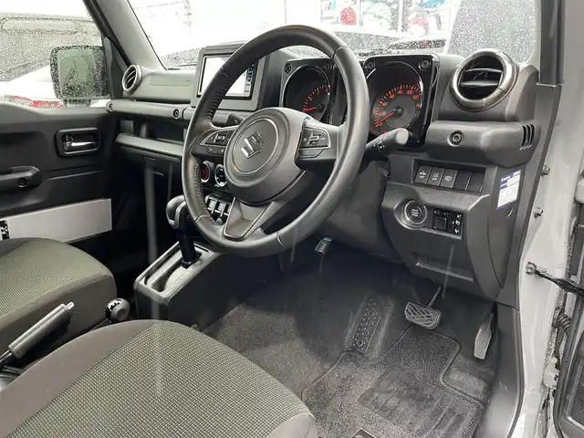 スズキ ジムニー シエラ JC 滋賀県 2020(令2)年 1.2万km ミディアムグレー 禁煙車/純正ナビ（ＣＤ／ＤＶＤ／Ｂｌｕｅｔｏｏｔｈ／ＳＤ／フルセグ）/クルーズコントロール/スズキセーフティサポート/ＬＥＤヘッドライト/ダウンヒルアシスト/前席シートヒーター/ヘッドライトウォッシャー/純正アルミ/トランスファーレバー/バックカメラ/ヒーテッドドアミラー/純正フロアマット