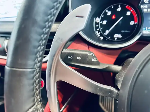 アルファロメオ ステルヴィオ 2.2ターボ ディーゼルQ4 スプリント 大阪府 2021(令3)年 1.9万km グレー 赤革/パワーシート/Dシートメモリ/シートヒーター/ステアリングヒーター/純正ナビ/TV/バックカメラ/applecarplay/ACC/純正18インチAW/HIDヘッドライト/電動リアゲート/ワイヤレス充電/ブラインドスポット/パドルシフト