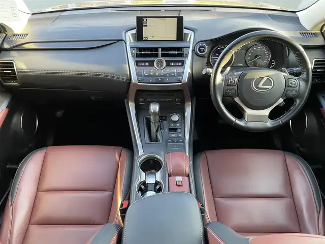 レクサス ＮＸ 300h Iパッケージ 福岡県 2015(平27)年 7.8万km スターライトブラックガラスフレーク 純正ナビ（BLUETOOTH/ワンセグ/CD/DVD/AUX）/全方位カメラ/バックカメラ/サイドカメラ/フロントカメラ/追従型クルーズコントロール/LEDヘッドライト/オートライト/レザーシート/シートメモリー/DN席パワーシート/DN席シートヒーター/ステアリングヒーター/純正18インチAW/BSM/車両接近通報装置/ブレーキホールド/横滑り防止装置/衝突軽減システム/盗難防止装置/コーナーセンサー/アイドリングストップ/パドルシフト/USB入力端子/スマートキー/ETC/保証書