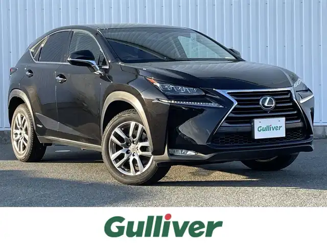 レクサス ＮＸ 300h Iパッケージ 福岡県 2015(平27)年 7.8万km スターライトブラックガラスフレーク 純正ナビ（BLUETOOTH/ワンセグ/CD/DVD/AUX）/全方位カメラ/バックカメラ/サイドカメラ/フロントカメラ/追従型クルーズコントロール/LEDヘッドライト/オートライト/レザーシート/シートメモリー/DN席パワーシート/DN席シートヒーター/ステアリングヒーター/純正18インチAW/BSM/車両接近通報装置/ブレーキホールド/横滑り防止装置/衝突軽減システム/盗難防止装置/コーナーセンサー/アイドリングストップ/パドルシフト/USB入力端子/スマートキー/ETC/保証書