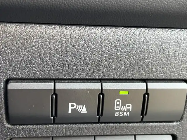 レクサス ＮＸ 300h Iパッケージ 福岡県 2015(平27)年 7.8万km スターライトブラックガラスフレーク 純正ナビ（BLUETOOTH/ワンセグ/CD/DVD/AUX）/全方位カメラ/バックカメラ/サイドカメラ/フロントカメラ/追従型クルーズコントロール/LEDヘッドライト/オートライト/レザーシート/シートメモリー/DN席パワーシート/DN席シートヒーター/ステアリングヒーター/純正18インチAW/BSM/車両接近通報装置/ブレーキホールド/横滑り防止装置/衝突軽減システム/盗難防止装置/コーナーセンサー/アイドリングストップ/パドルシフト/USB入力端子/スマートキー/ETC/保証書