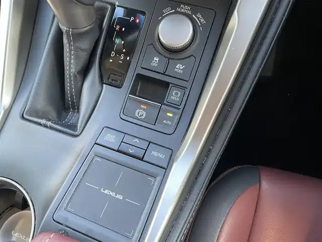 レクサス ＮＸ 300h Iパッケージ 福岡県 2015(平27)年 7.8万km スターライトブラックガラスフレーク 純正ナビ（BLUETOOTH/ワンセグ/CD/DVD/AUX）/全方位カメラ/バックカメラ/サイドカメラ/フロントカメラ/追従型クルーズコントロール/LEDヘッドライト/オートライト/レザーシート/シートメモリー/DN席パワーシート/DN席シートヒーター/ステアリングヒーター/純正18インチAW/BSM/車両接近通報装置/ブレーキホールド/横滑り防止装置/衝突軽減システム/盗難防止装置/コーナーセンサー/アイドリングストップ/パドルシフト/USB入力端子/スマートキー/ETC/保証書